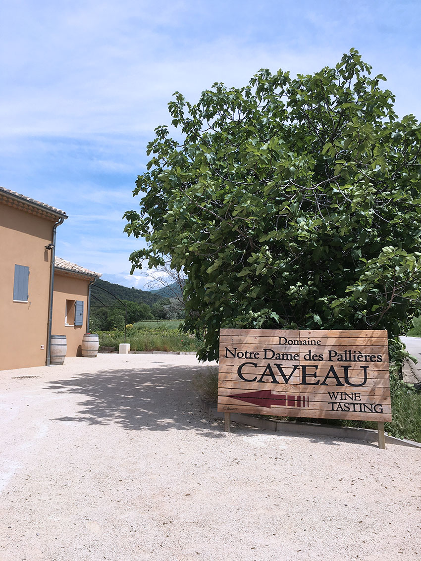 southern france wine estate cotes du rhone caveau notre dame des pallieres gigondas